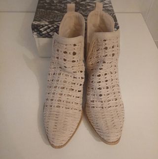 Botines camperos beige talla 38