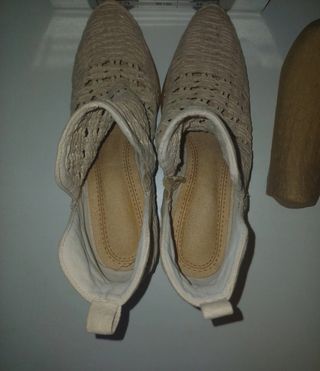 Botines camperos beige talla 38
