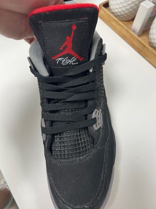 Zapatillas Jordan Negras y Rojas