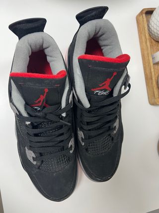 Zapatillas Jordan Negras y Rojas