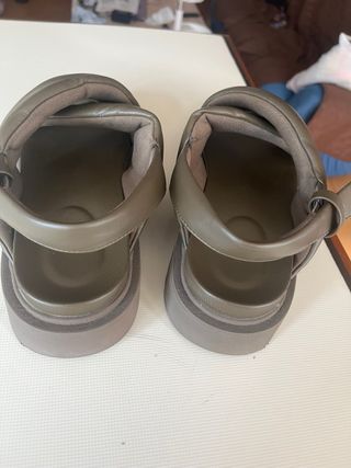Sandalias verdes tiras cruzadas