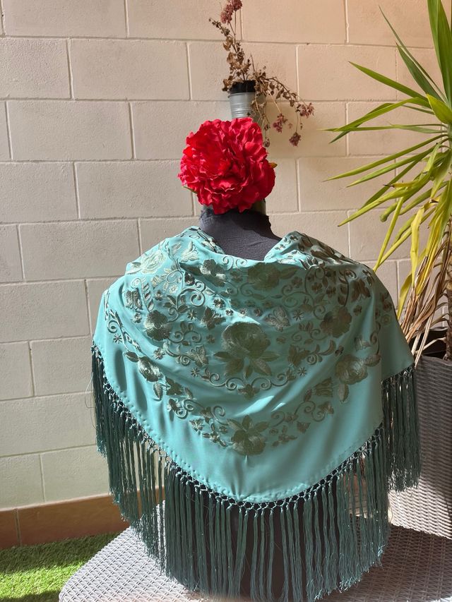 Mantoncillo bordado oro y verde azulado