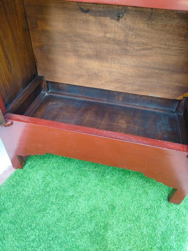 Armario Oriental Marrón con Detalles Dorados