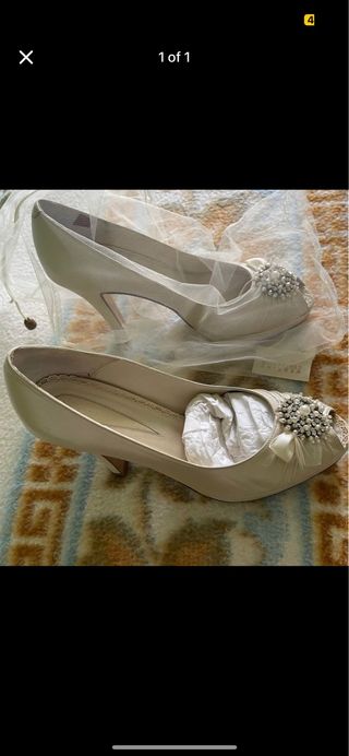 Zapatos de fiesta blancos. Sin Estrenar.