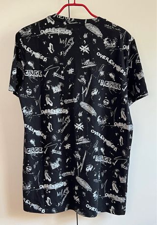 Camiseta Bershka Negra Estampada