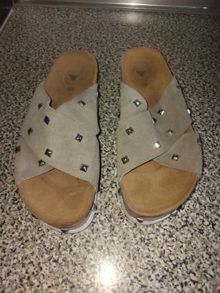 Sandalias Beige y Plateadas Talla 39