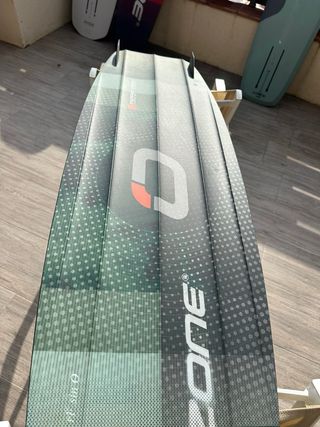 Tavola da kitesurf Ozone Torque V4 138x42cm anno 2025