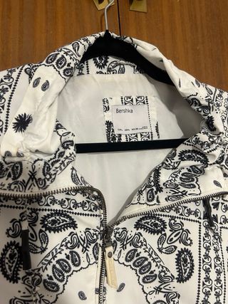 Chaqueta impermeable con estampado