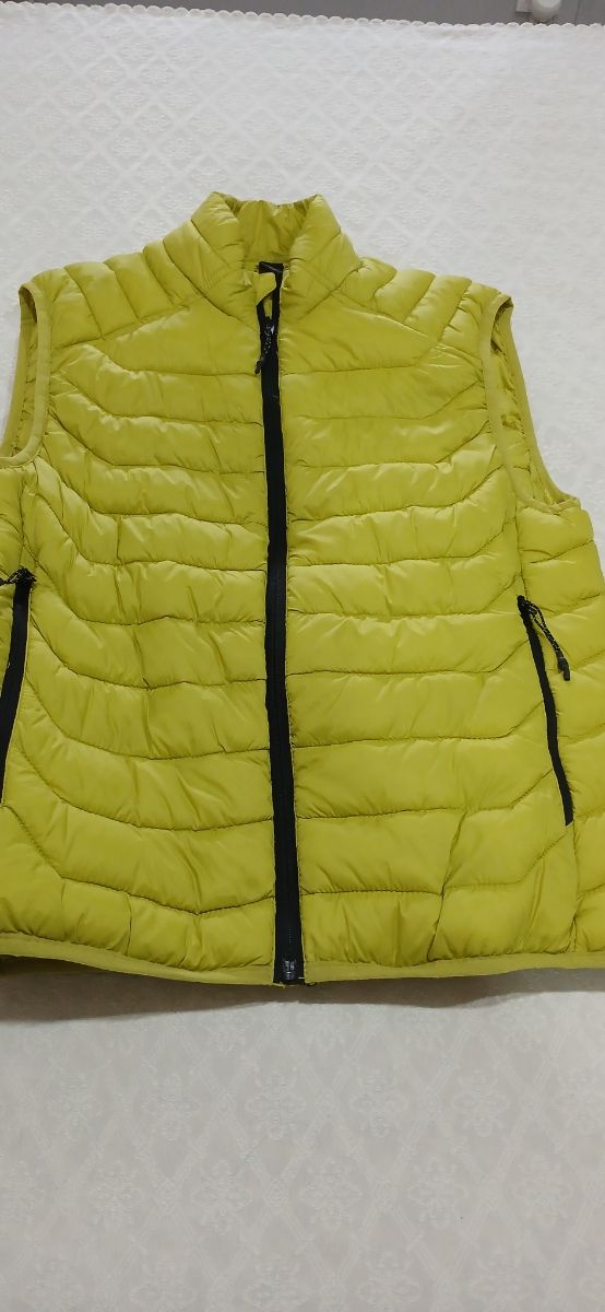 Chaleco acolchado amarillo