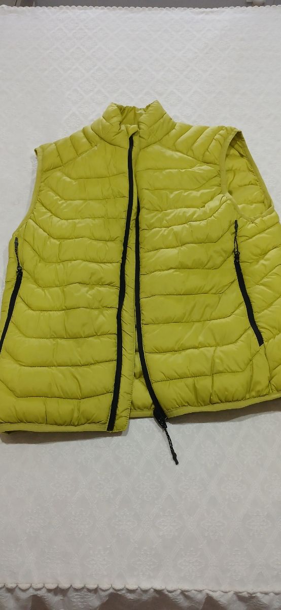 Chaleco acolchado amarillo