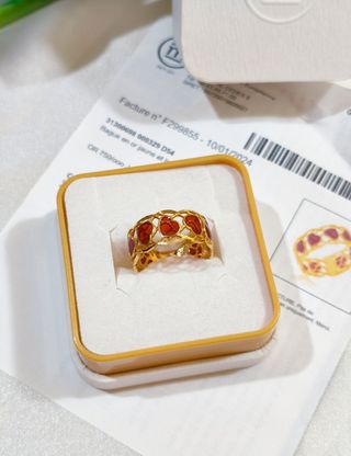 Anillo de oro amarillo 18K/750 y corazones de laca