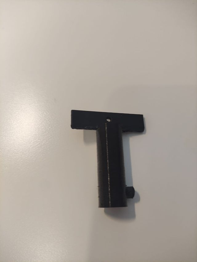 Llave corta corriente negra