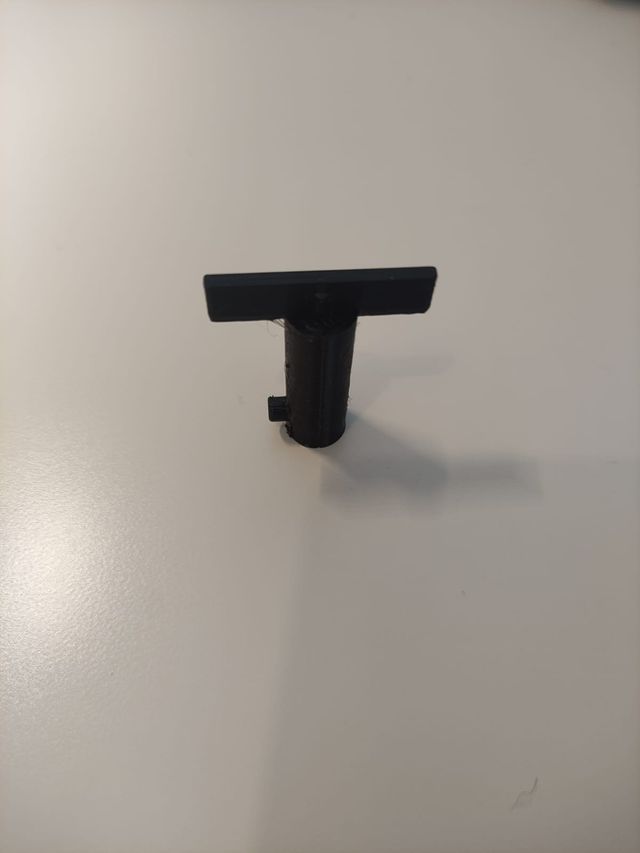 Llave corta corriente negra