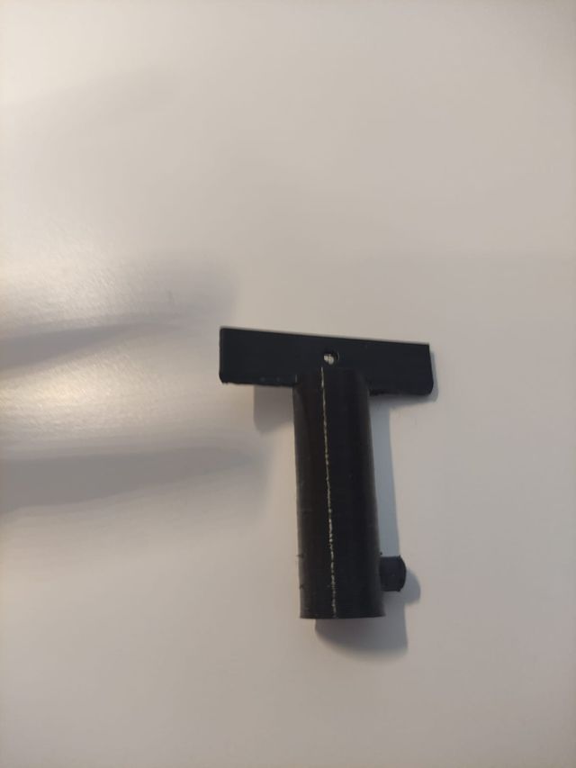 Llave corta corriente negra