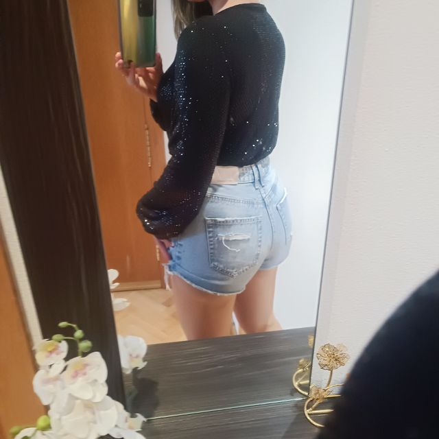 Body elegante con lentejuelas brillantes