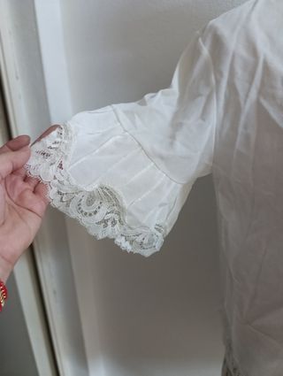 Blusa de encaje blanco talla M