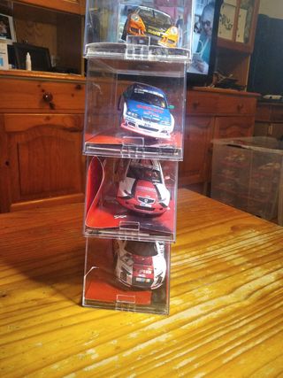 Coches Scalextric circuito 
35€ por unidad
