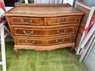 Mueble de madera antiguo