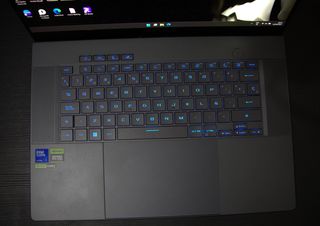 Portátil ASUS ROG Zephyrus G16 Intel Core Ultra 7