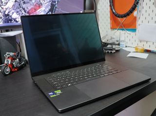 Portátil ASUS ROG Zephyrus G16 Intel Core Ultra 7