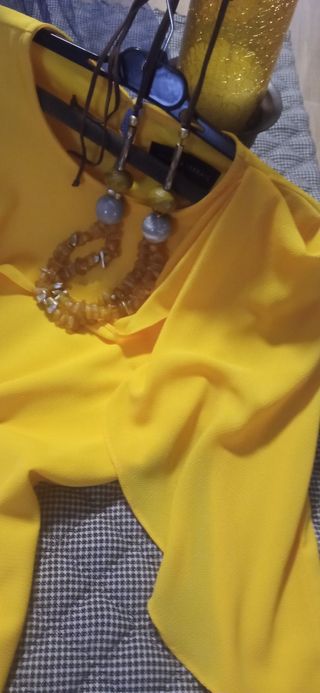 Vestido amarillo favorecedor