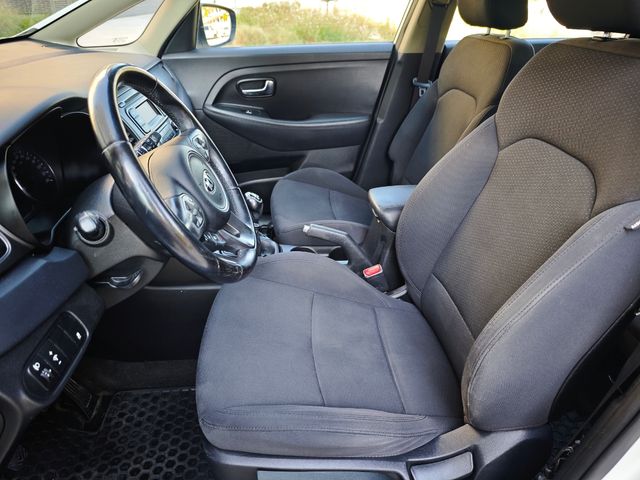 KIA Carens 1.6i 136CV, año 2015. Etiqueta C