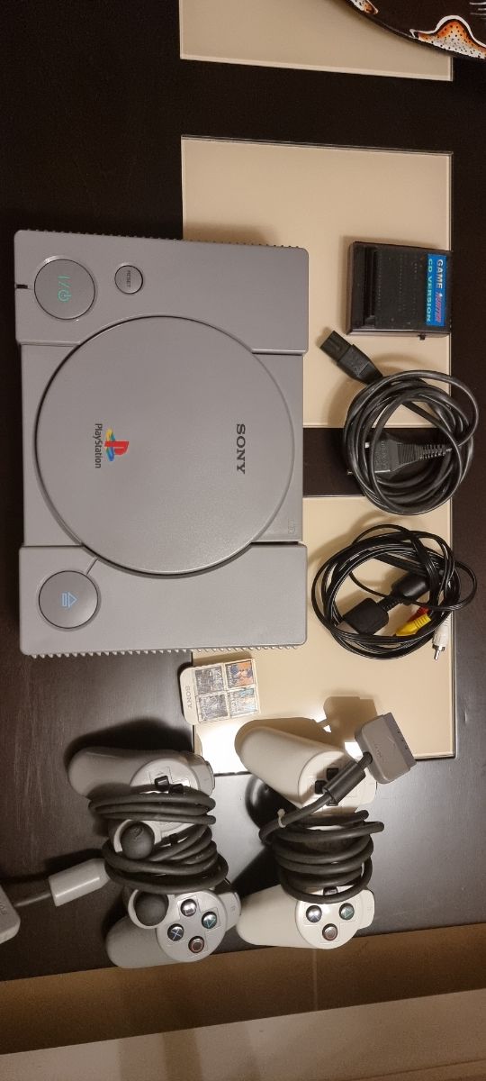 Consola PlayStation 1 + 2 mandos + juegos