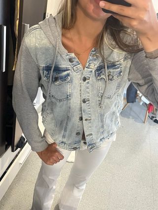 Chaqueta Vaquera con Capucha