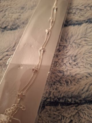 Pulsera doble con estrellas plateadas
