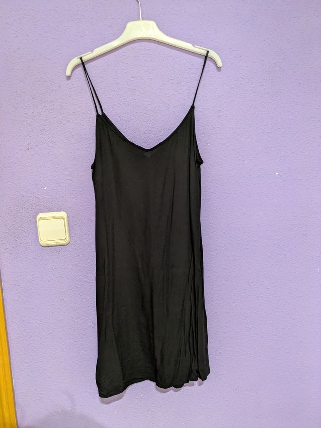 Abito nero con bottoni