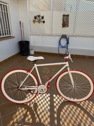 Bicicleta Fixie Blanca y Roja
