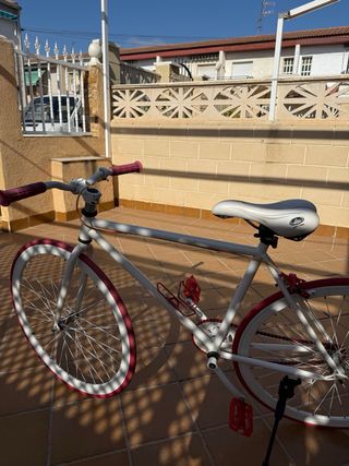 Bicicleta Fixie Blanca y Roja