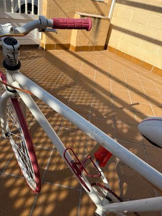 Bicicleta Fixie Blanca y Roja