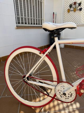 Bicicleta Fixie Blanca y Roja