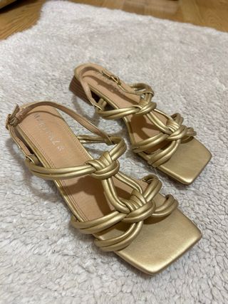 Sandalias bajas doradas Maripaz talla 38