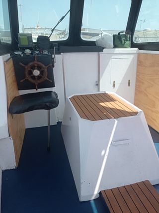 Barco de recreo blanco