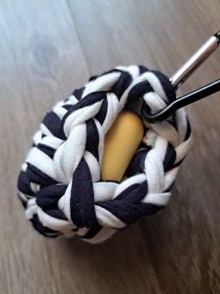 Funda AirPods Crochet Rayas Azul Marino