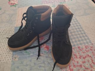 Botines negros con detalle marrón