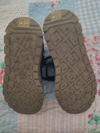 Botines negros con detalle marrón