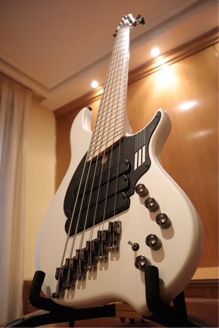 Dingwall NG3 6 cuerdas blanco