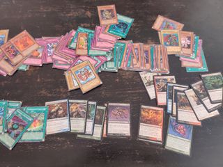 160 Carte Yu-Gi-Oh! e 24 carte di Magic: The Gathe