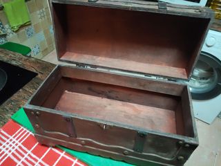 Baúl Vintage Alemán Marrón y Dorado