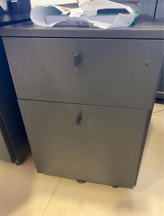 Cajonera de metal gris