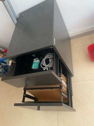 Cajonera de metal gris