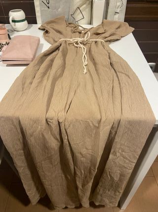 Mono largo beige con botones
