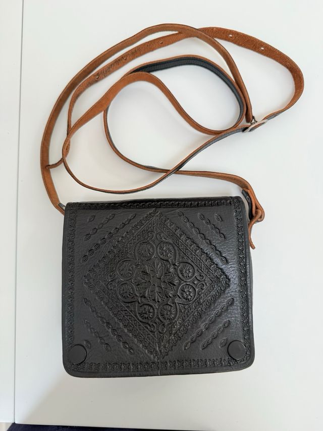 Borsa in vera pelle nera dal Marocco