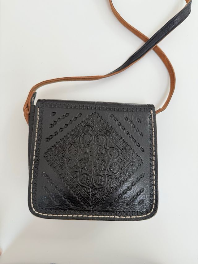 Borsa in vera pelle nera dal Marocco