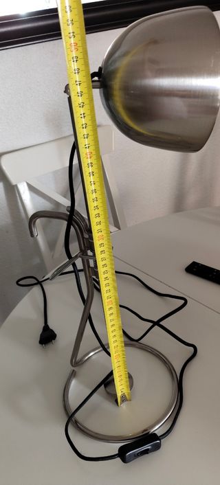 Lámpara de escritorio IKEA plateada