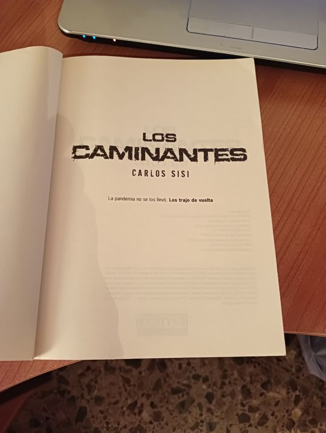 LIBRO LOS CAMINANTES TERROR