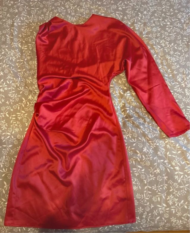 Vestido rojo satinado